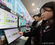 [단독] 대구는 4만원, 울산은 1만원?...AI교과서 구독료 예산 '천차만별'