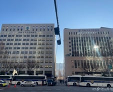 "코앞이 집인데 돌아가라고?" 불똥 튄 시민들…서부지법 앞 여전히 통제[르포]