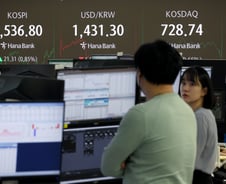 트럼프발 훈풍에 2530선 탈환했지만…연휴 끝 '파도' 대비해야