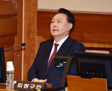 윤 대통령 6개월 더 구속 유지…결국 구치소에서 설 연휴 맞는다