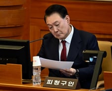 '내란 우두머리' 혐의로 기소된 현직 대통령…탄핵심판에도 불리할 듯