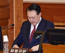 검찰, 尹 '내란 우두머리' 혐의 구속기소…최장 6개월 '구속 상태' 유지