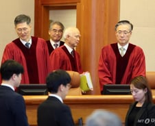 "헌법재판이 패밀리 비즈니스?" 尹·與 '헌재 비판' 노림수는?