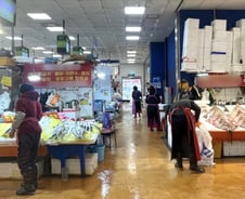 "다 해외 갔죠" 임시공휴일 지정에 손님 '뚝'…수산시장 상인 한탄[르포]