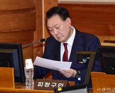 윤 대통령 면회 간 與투톱…尹 "국민들, 계엄으로 민주당 행태 알아 다행"