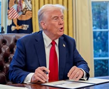 "트럼프의 관세 전쟁, 2000조짜리 도박"