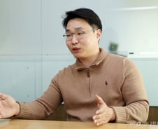 美 ETF 수익률 1위 매니저 "관세폭탄·딥시크에도 미국 계속 간다"