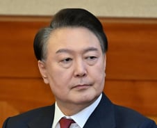 윤 대통령 "호수 위 달 그림자 쫓는 느낌…아무 일도 일어나지 않아"