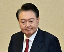 尹 "아무 일 안 일어나"…이진우 "계엄 적법하다 생각, 체포 지시 없었다"