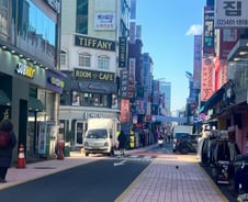 텅 빈 매장…"적자라서, 나가주세요" 인건비부터 줄였다[르포]