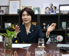 "아이 낳아도 버겁지 않도록…국가가 세금 줄여줘야"[인터뷰]