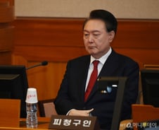 윤 대통령 측 "황제 접견 주장은 과장…명절 전 가족접견도 못해"