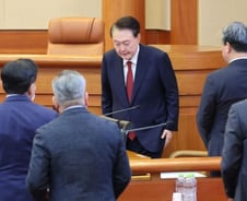 윤 대통령 탄핵심판 진짜 다음주에 끝나나…헌재 "알 수 없다"