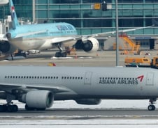 [단독]283명 탄 아시아나 "시동장치 덮개 손상"…15시간 넘게 출발 지연