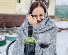 "너무 추워, 몸 데우자" 소주 벌컥벌컥…진짜 위험한 이유