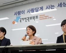 '윤석열 방어권' 반대 인권위원들 "안창호 위원장 사퇴해야"