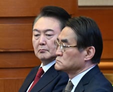 윤 대통령 "줄탄핵·예산 폭거 국회 권한? 비상계엄 선포는 대통령 권한"