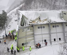 '쩍쩍' 소리 뒤 13초 만에 와르르…스무살 청춘 앗아간 최악 참사[뉴스속오늘]