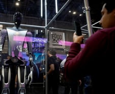 미국의 일자리를 위협하는 로봇 논란 [PADO]