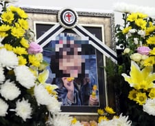 "초등생 살해 교사는 이 사람" 얼굴·실명 공개…자녀도 신상털기