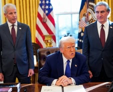 트럼프 "4월2일쯤 車관세 내놓을 것"…한국 직접 영향 불가피