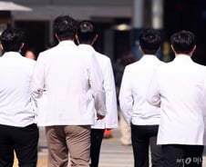 "앞으로 10년간 아프면 안 돼"…돌아오지 않는 의사들 '비상'