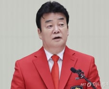[단독]백종원, '가스통 옆 요리' 해명에도…"그자체로 위법" 과태료 처분