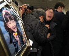 "초등생 살해 교사, 피 흘리며 웃어"…예상 밖 행동에 의료진도 놀랐다