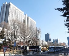 윤 대통령 측 "기간 만료 후 기소, 구속취소해야" vs 검찰 "절차상 문제 없어"