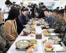 "학교는 못들어가" 급식업계 이유 봤더니…법에 막힌 밥