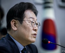 [단독]이재명 "겸손, 또 겸손해야···尹에 가혹한 표현 쓰지말자" 당부