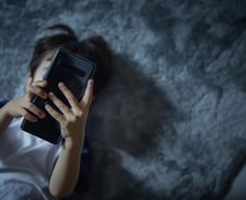 '세계인 절반 걸린다'는 이 병…스마트폰 1시간 더 볼때마다 급증