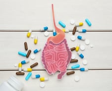 아이들 항생제 처방할 때 꼭 따라오는 유산균…도움될까?