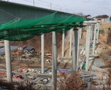 안성고속도로 건설현장 사고, 작업자 10명 추락·매몰..."원인 파악중"