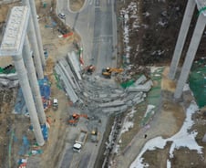 "대포소리에 돌아봤더니"…안성 붕괴 현장 통과 5초 만에 '와르르'