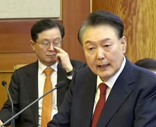 68분간 차분했던 윤 대통령…야당 비판할 땐 정청래 의원 쪽 노려보기도