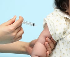 100만원 '예방 주사' 없어서 못 맞는다…옆 동네 원정 가는 부모들, 왜?