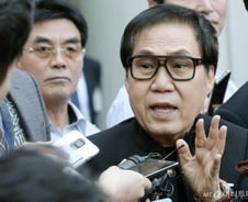 "조영남 재판서 얼굴 공개" 소송 낸 매니저…대법 "국가배상책임 없어"