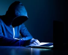 [IT썰] "재택근무 중 음란물 보다가 해킹"…해고된 디즈니 직원의 반박