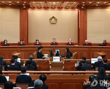 형사재판 준용하지만 다른 탄핵심판…무엇이 다를까