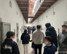 고문실 앞에선 "무서워요"…부모님 손잡고 서대문형무소 '오픈런'[르포]