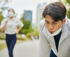 계단 오를 때 '헉헉' 무심코 넘겼는데…300만명 목숨 잃은 '이 병'일 수도