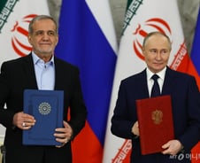 "푸틴, 미국·이란 핵 관련 소통 중재 돕기로…트럼프 요청"