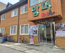 "1만원이라도" 기부 줄지어…기업 후원금 '뚝' 밥퍼가 불황 이기는 법[르포]