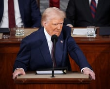 "착취 안 당해" 트럼프 무역전쟁 확대 의지…백악관에선 협상 신호도