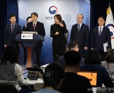 정부는 '의대증원' 엇박자, 의사들은 "새로운 것 없어, 실망" 또 공회전?