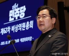 尹 석방에 野, 주말 밤 비상의총···박찬대 "검찰, 역사 앞에 큰 죄"