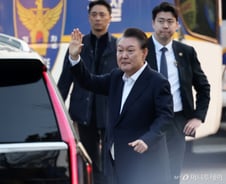 尹 측 "헌법학자들, 탄핵심판 절차 흠결있다는 의견 헌재에 제출"