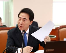 尹 석방…'文 대변인' 지낸 박수현 "21세기 한국서 가능한가"