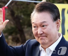 윤대통령 석방, 뜨거워진 헌재 게시판…"탄핵 찬반" 대기줄 3900명